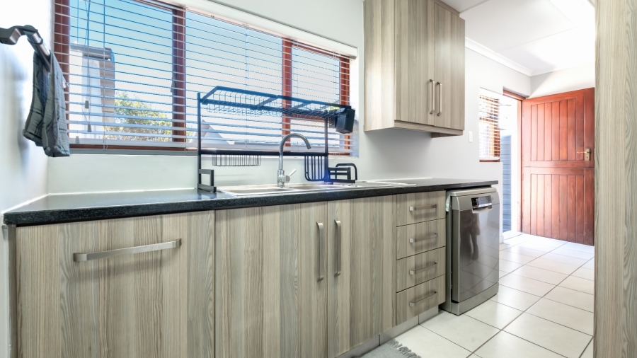 4 Bedroom Property for Sale in Heatherlands Western Cape